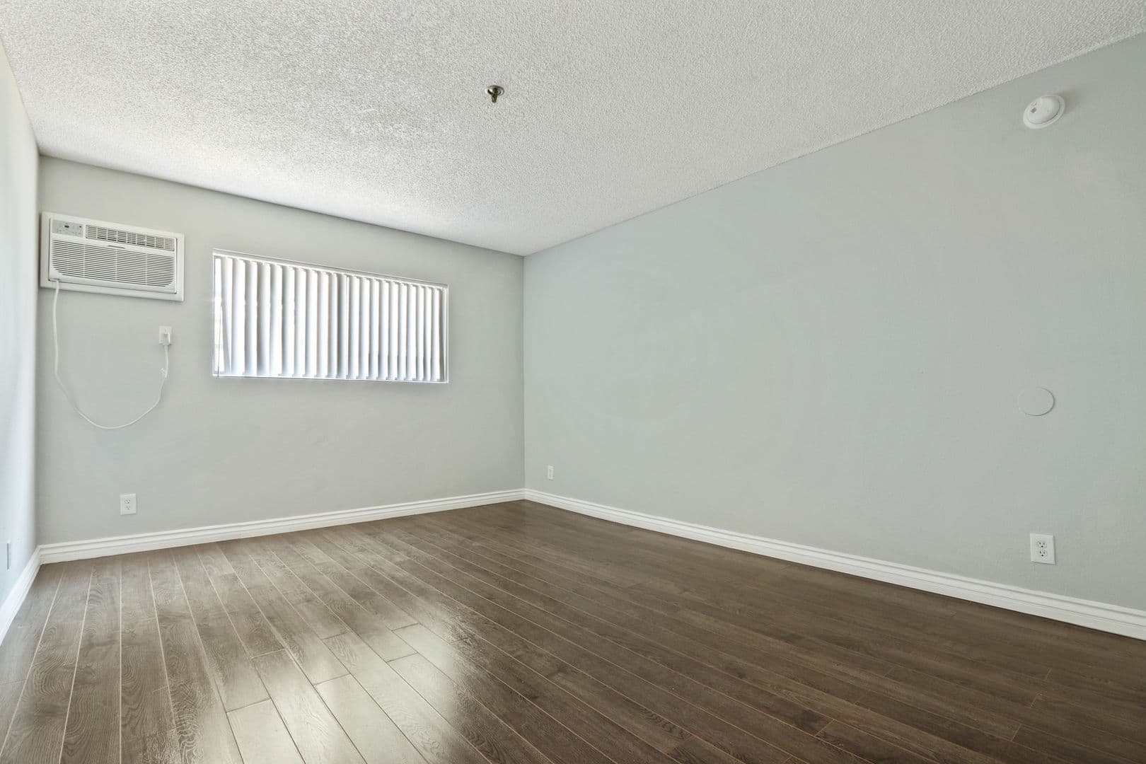 Los Angeles Apartment: 369 S. Columbia Avenue