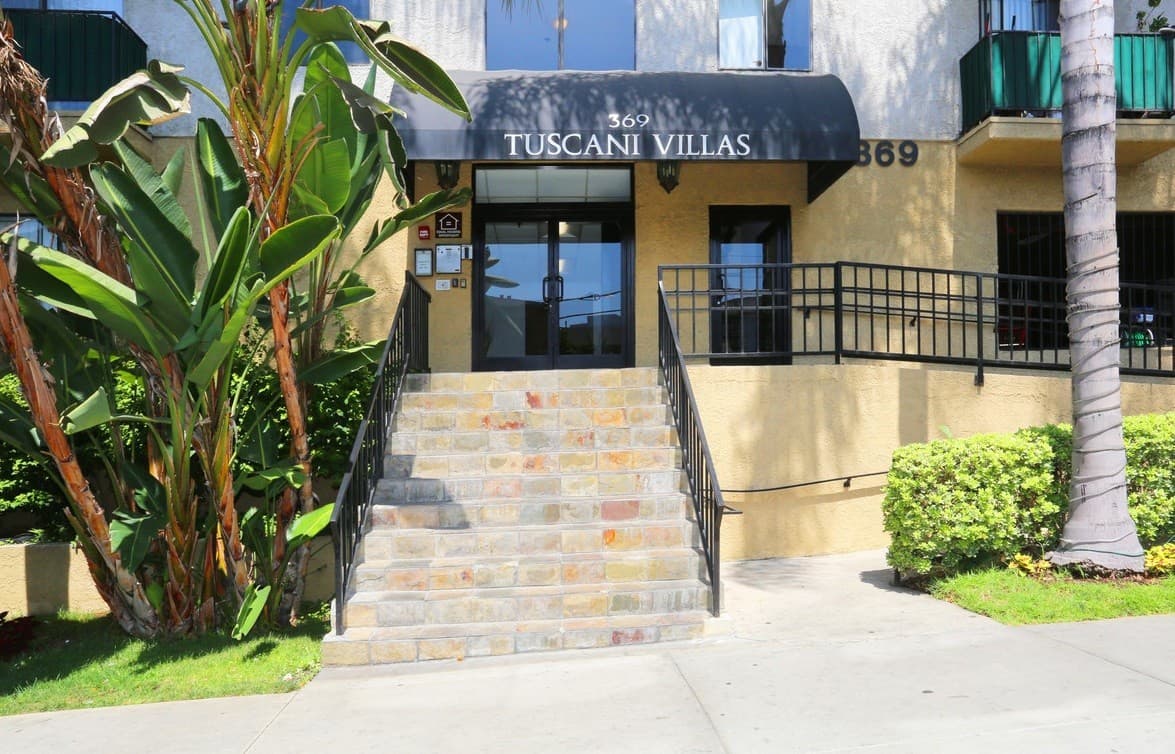 Los Angeles Apartment: 369 S. Columbia Avenue