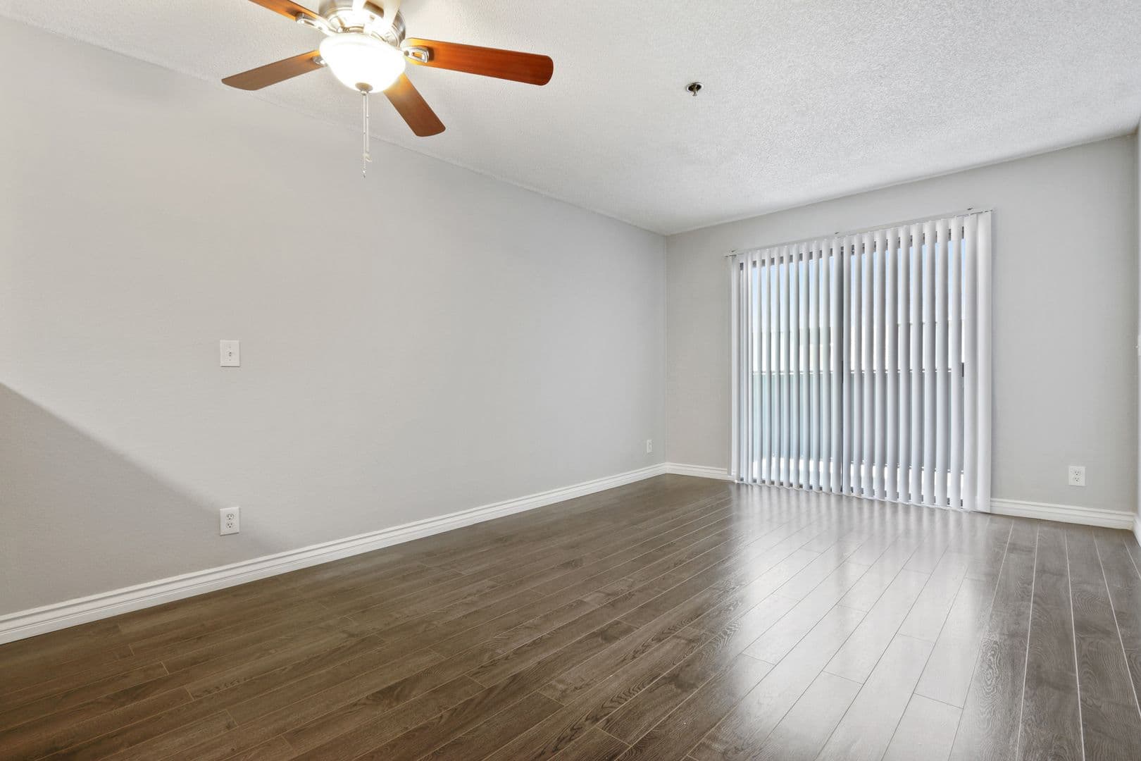 Los Angeles Apartment: 369 S. Columbia Avenue
