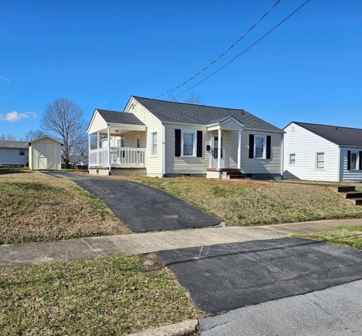 Elizabethton House: 707 S 2nd Street