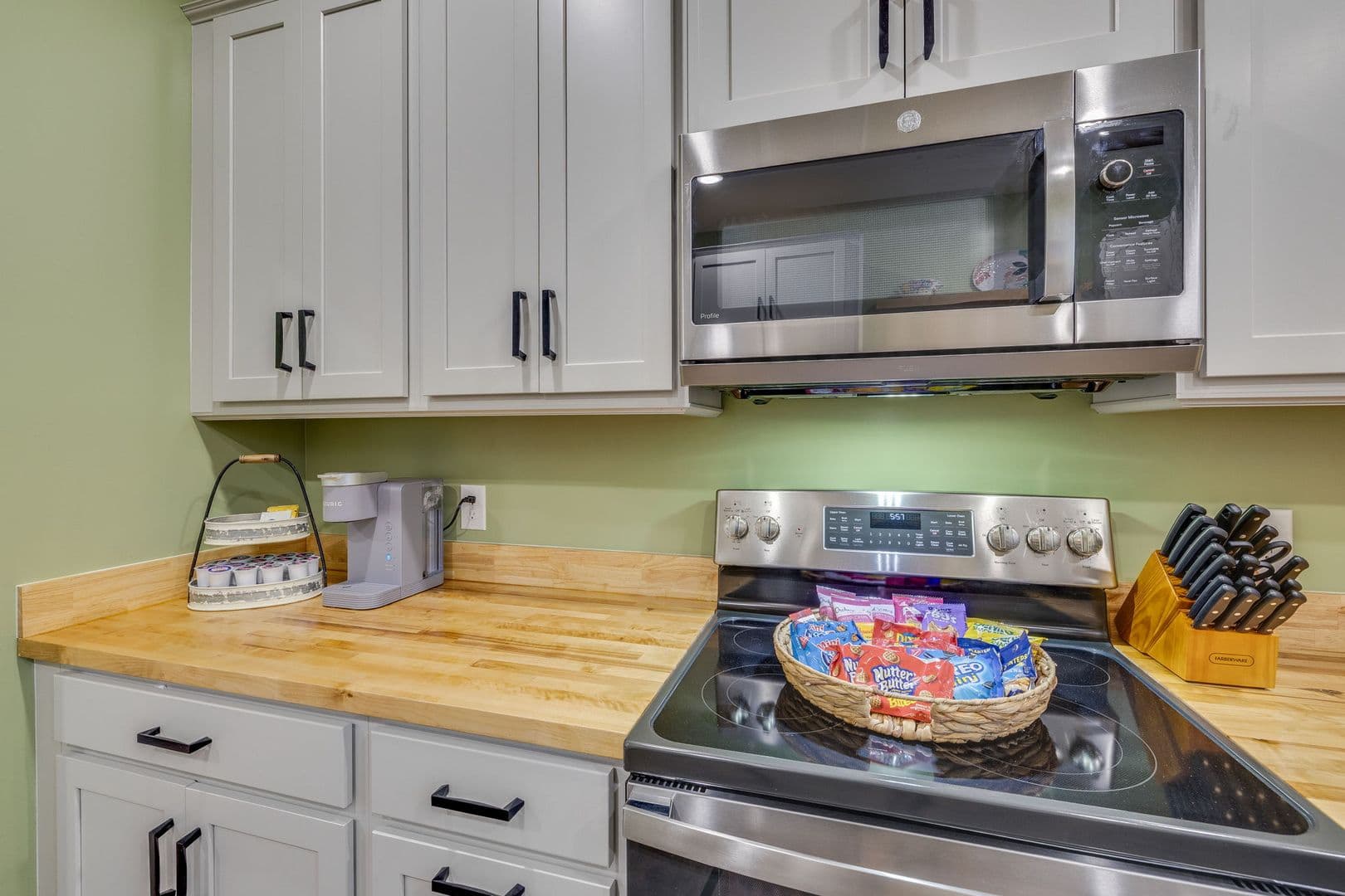 Erwin Apartment: 216 3rd Street