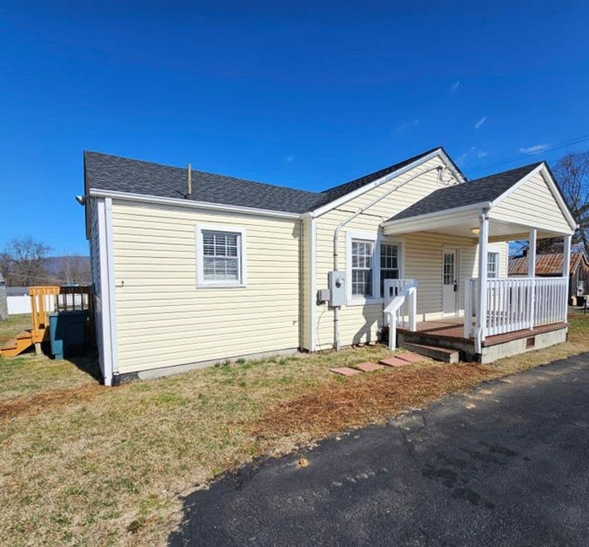 Elizabethton House: 707 S 2nd Street
