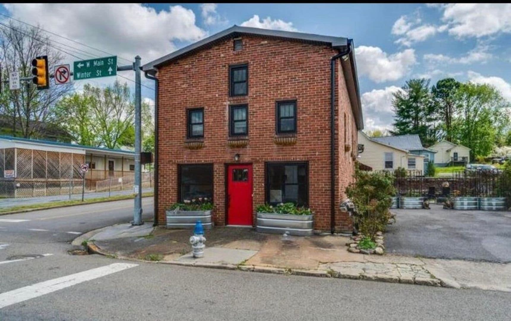 Johnson City House: 401 West Main Street