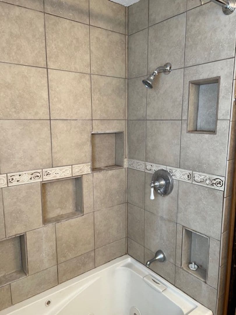 Apple Valley House: 7202 146th Ave W
