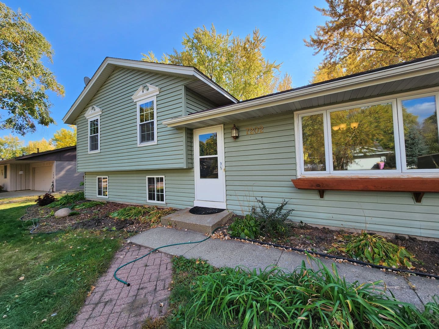 Apple Valley House: 7202 146th Ave W
