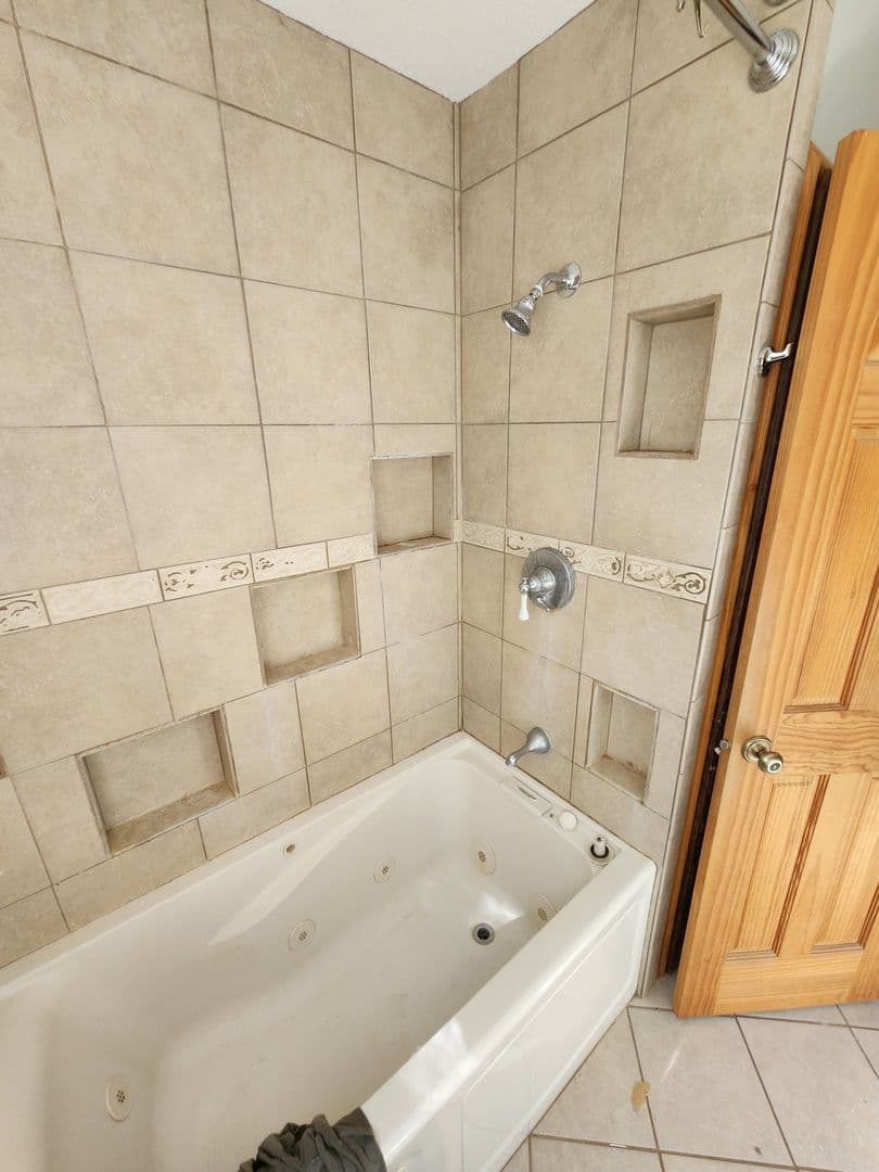 Apple Valley House: 7202 146th Ave W