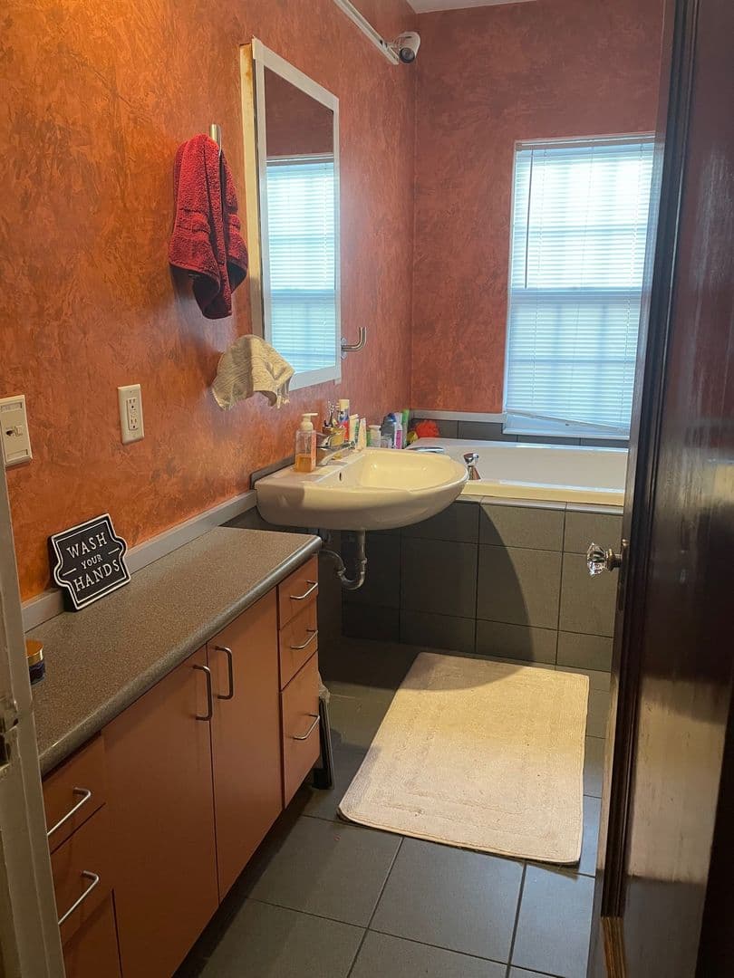 Minneapolis Apartment: 2921 Sunset Blvd