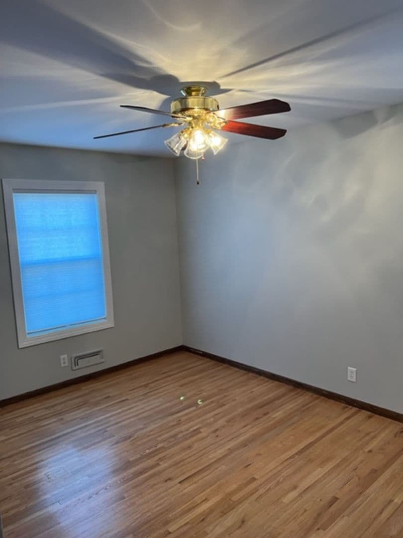 Apple Valley House: 7202 146th Ave W