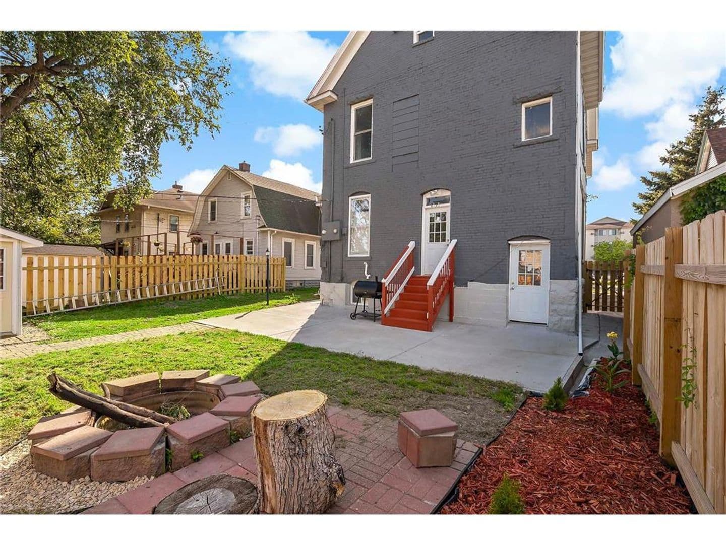 Minneapolis Apartment: 2928 Emerson Ave N