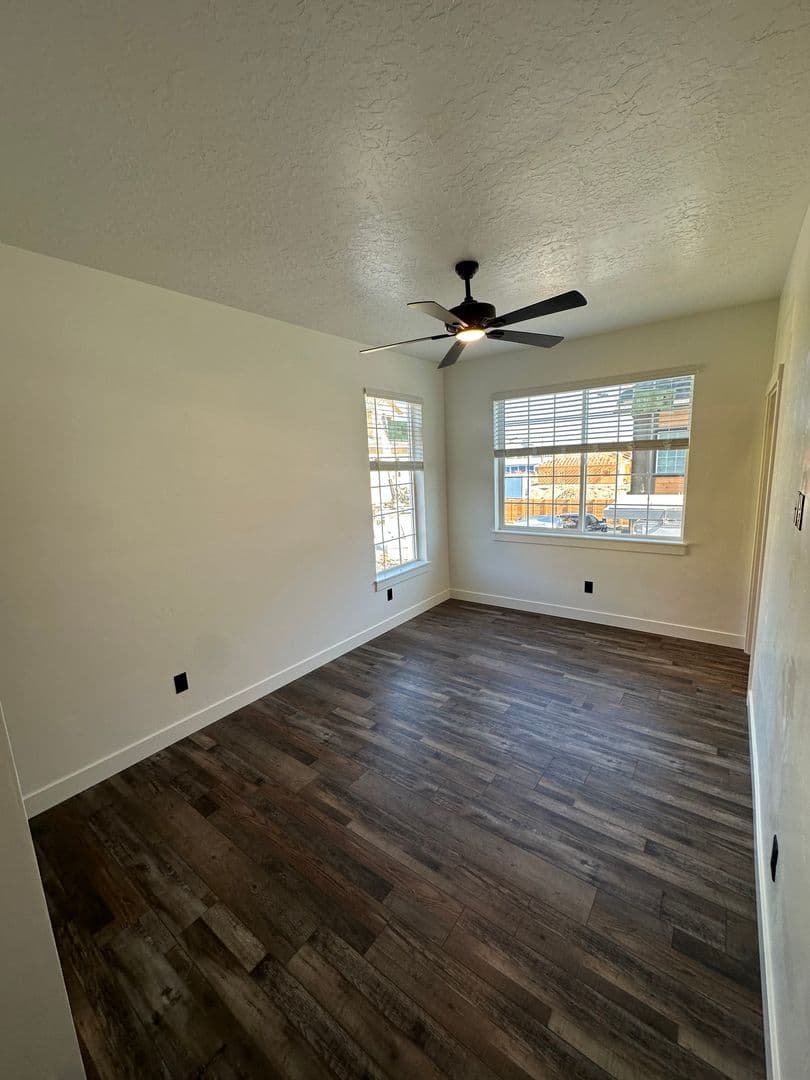 Redmond Apartment: 1431 NW 4th Street