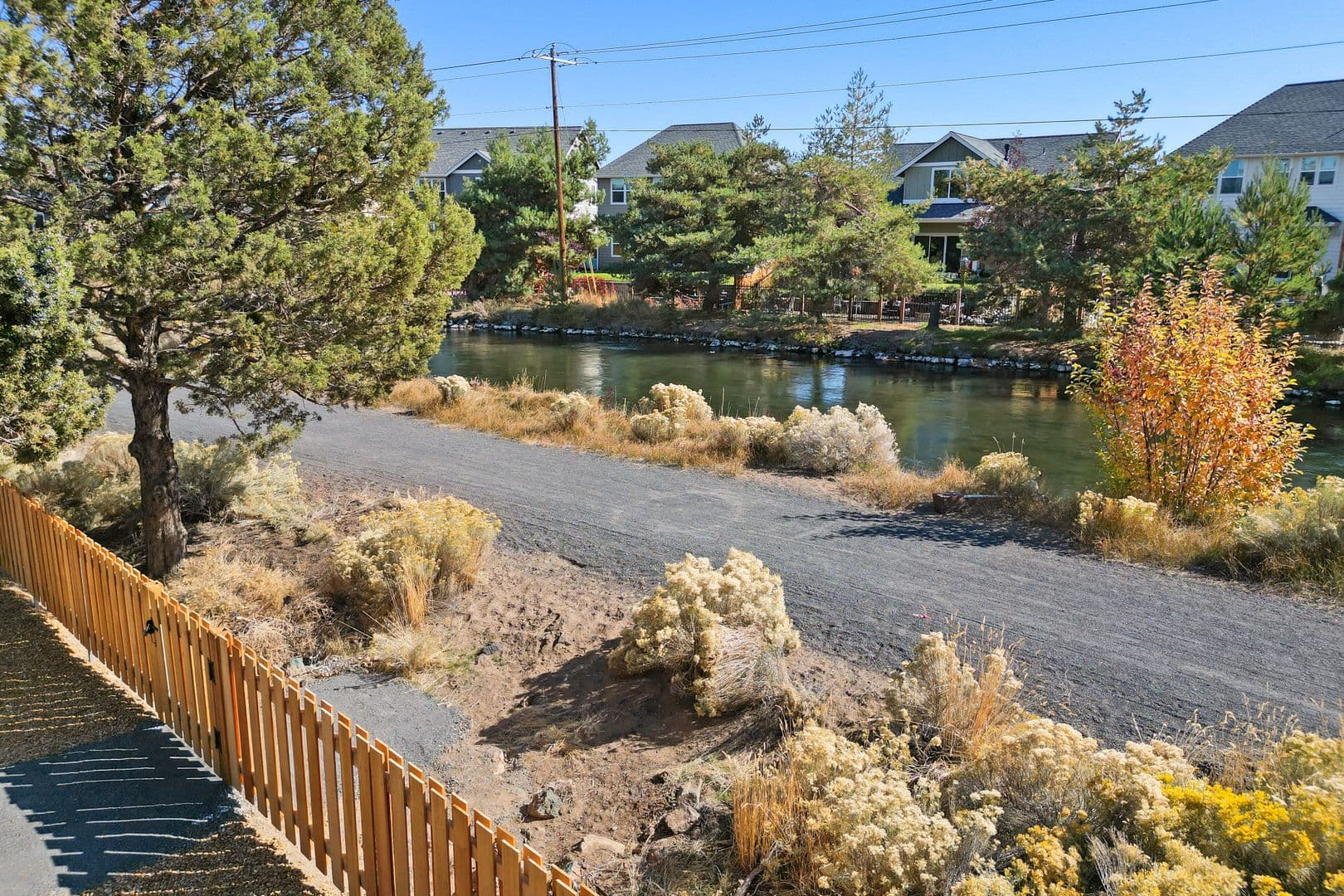 Bend Apartment: 369 SE Reed Market Road