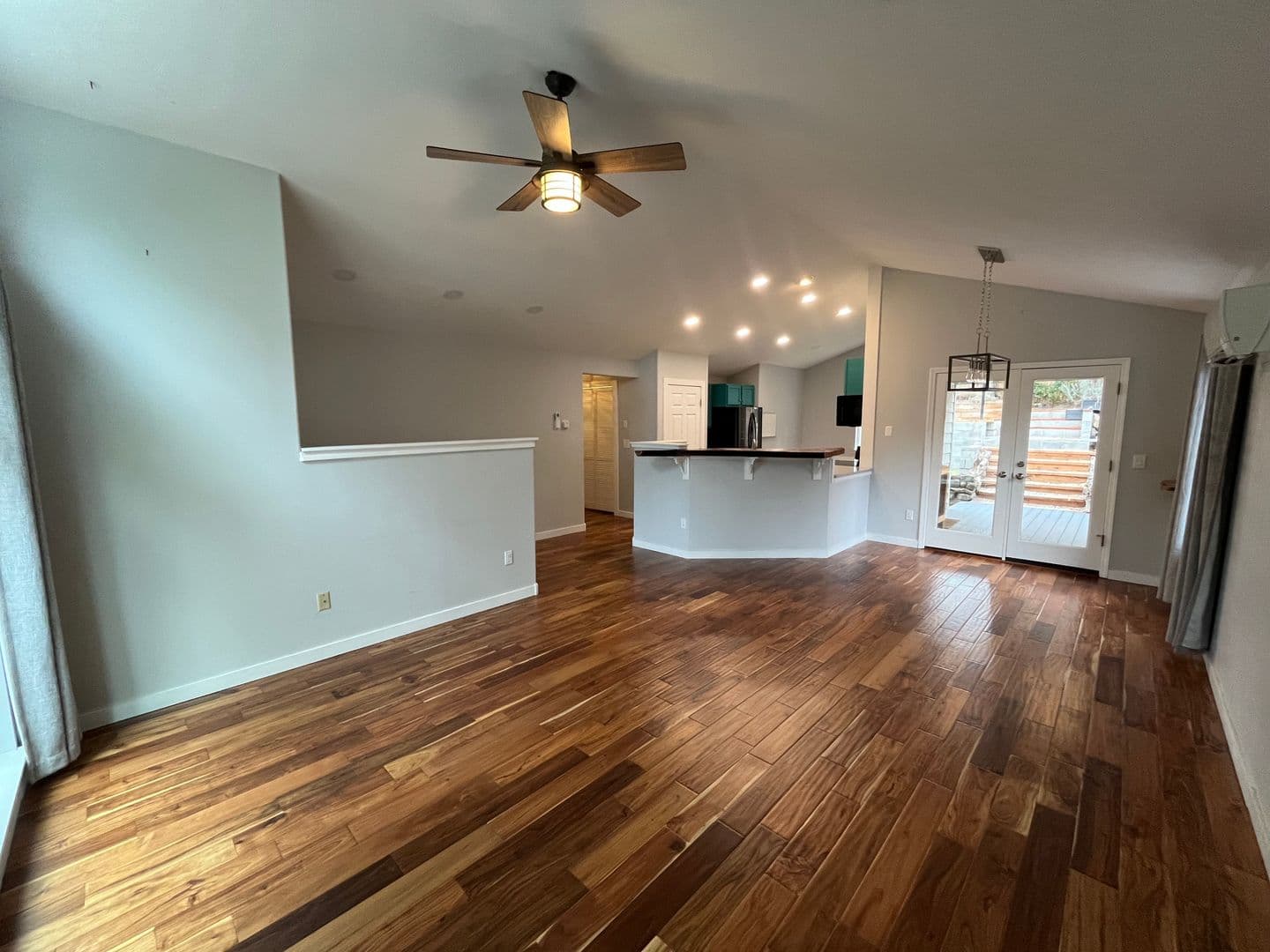 Bend House: 2807 NE Lotno Drive