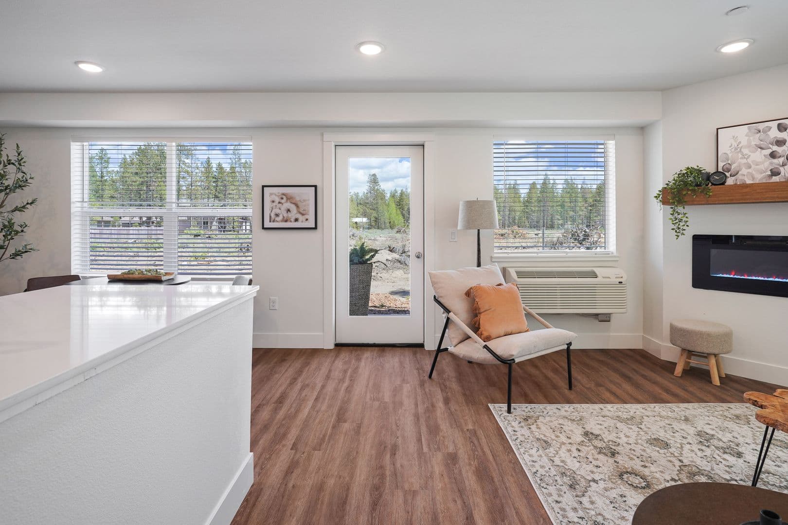 La Pine Apartment: 51376 Preble Way