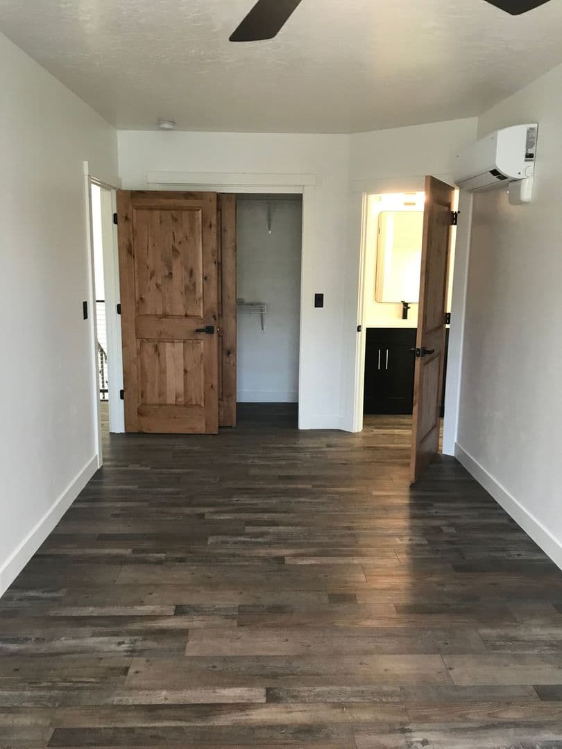 Redmond Apartment: 1431 NW 4th Street