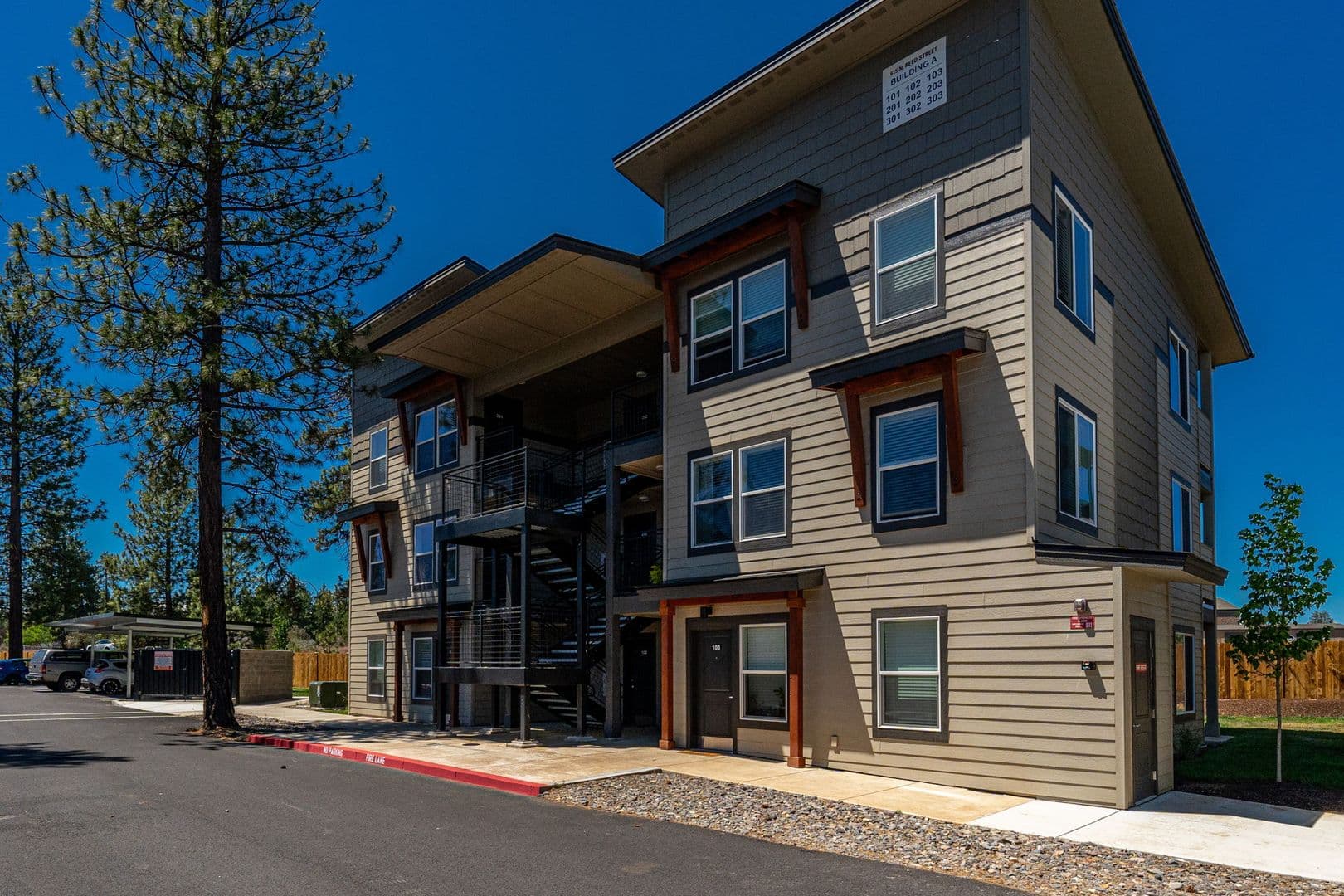 Sisters Apartment: 615 N Reed Street