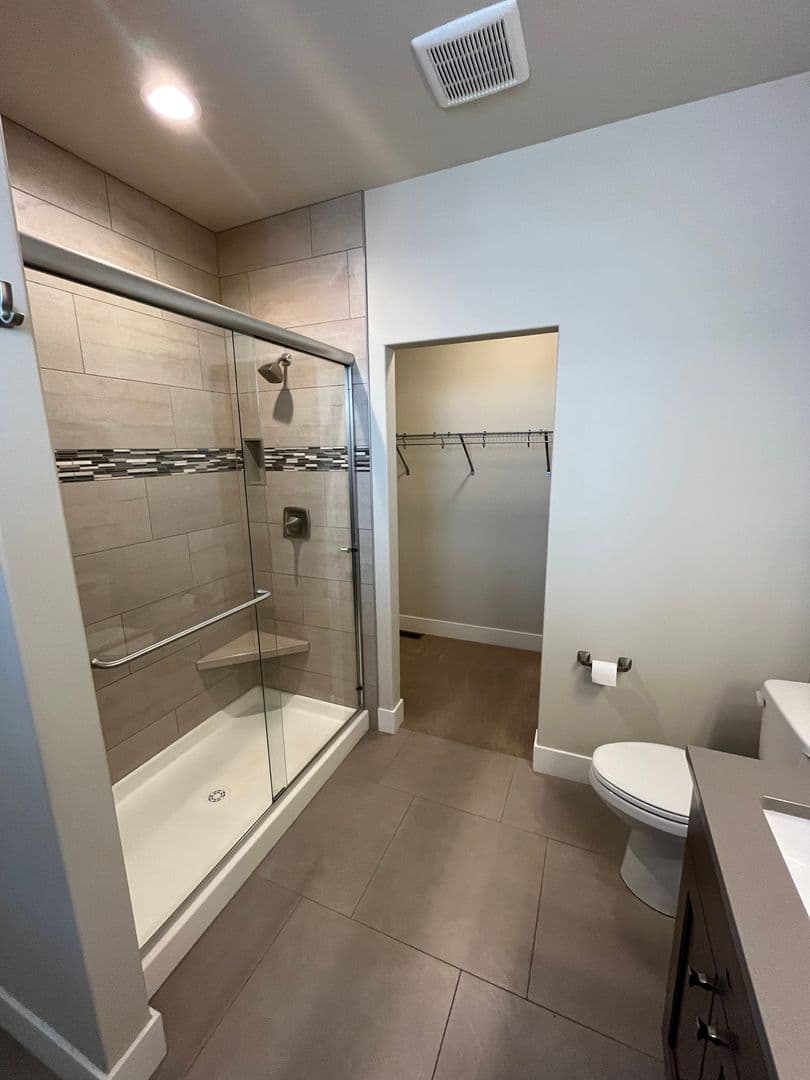 Bend House: 63136 NW Via Cambria