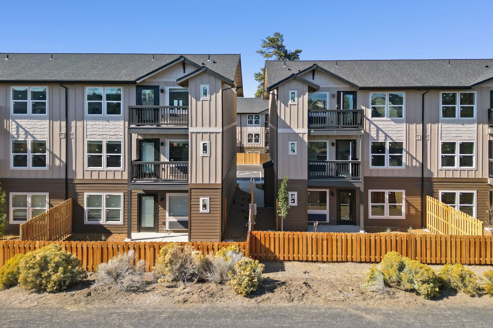 Bend Apartment: 369 SE Reed Market Road