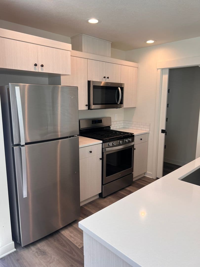 Bend Townhome: 2300 NE Holliday Ave