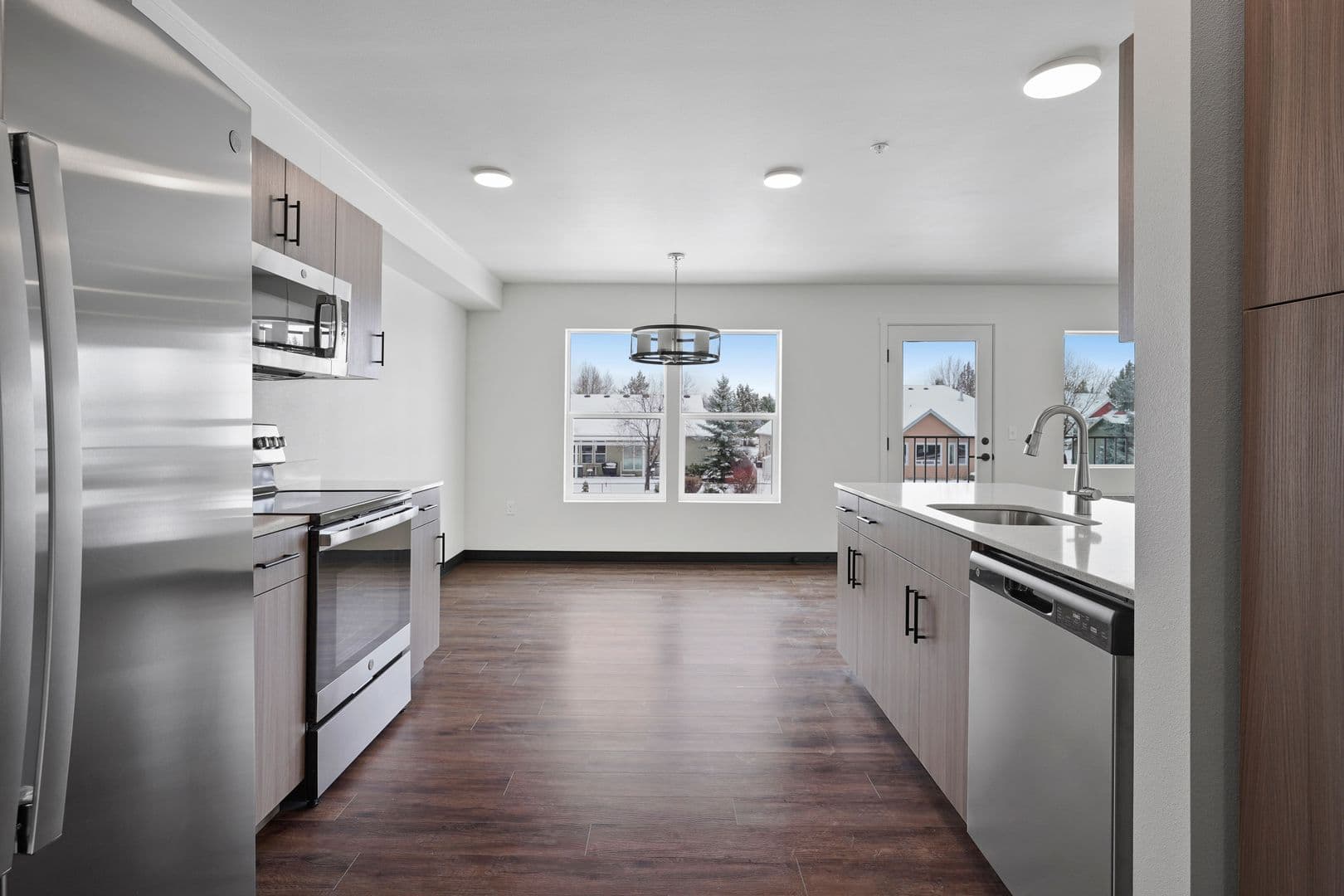 Redmond Apartment: 3770 SW Canal Blvd