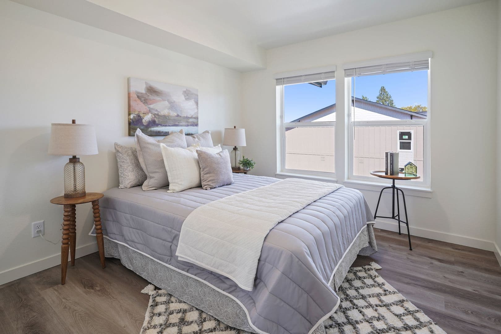 Bend Apartment: 369 SE Reed Market Road