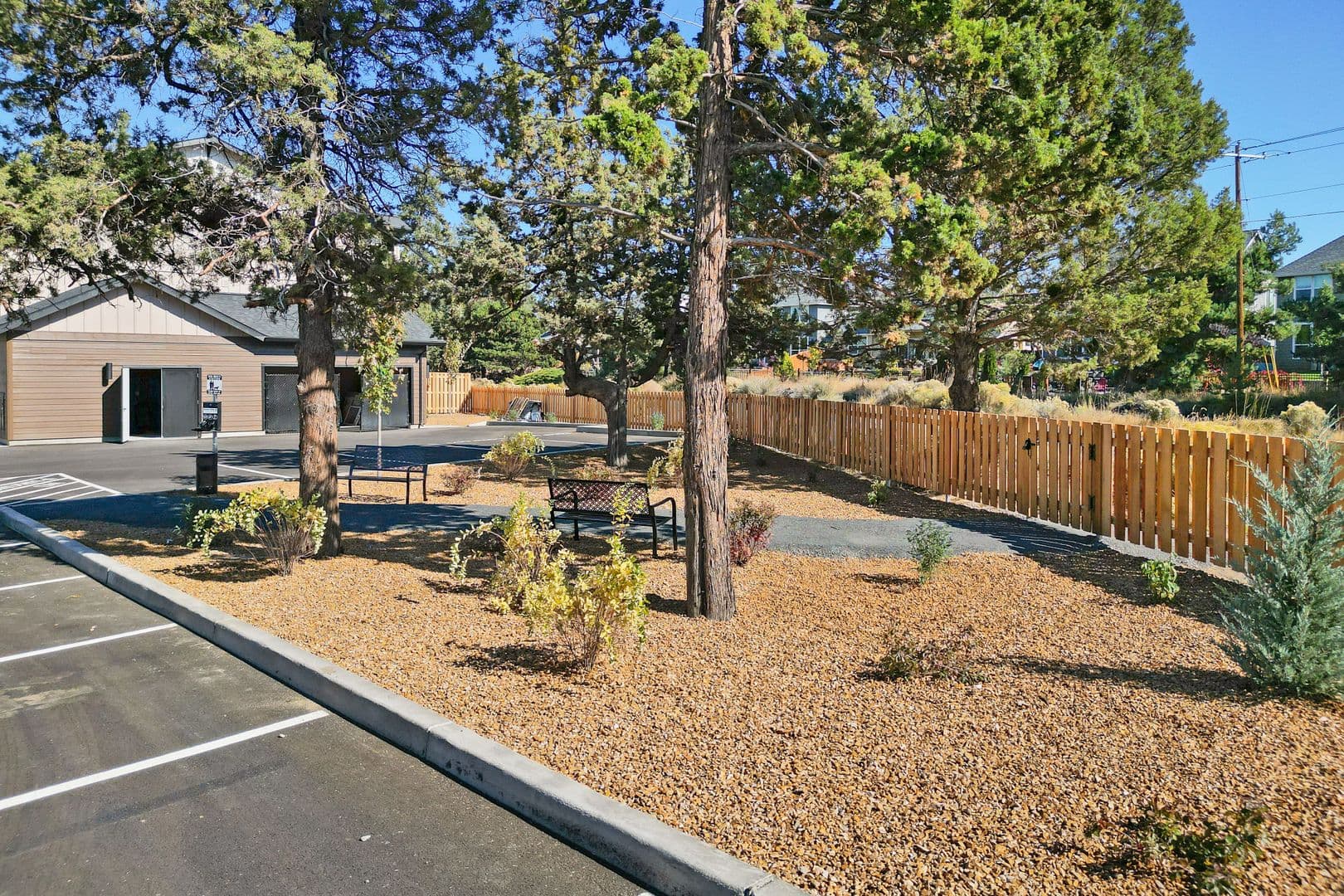 Bend Apartment: 369 SE Reed Market Road