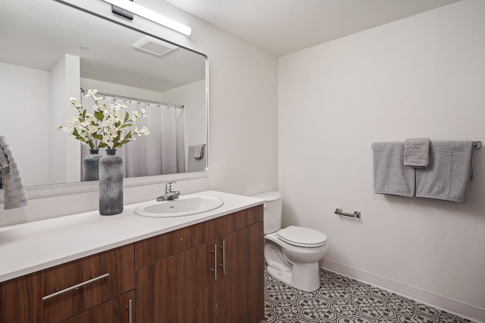 La Pine Apartment: 51376 Preble Way