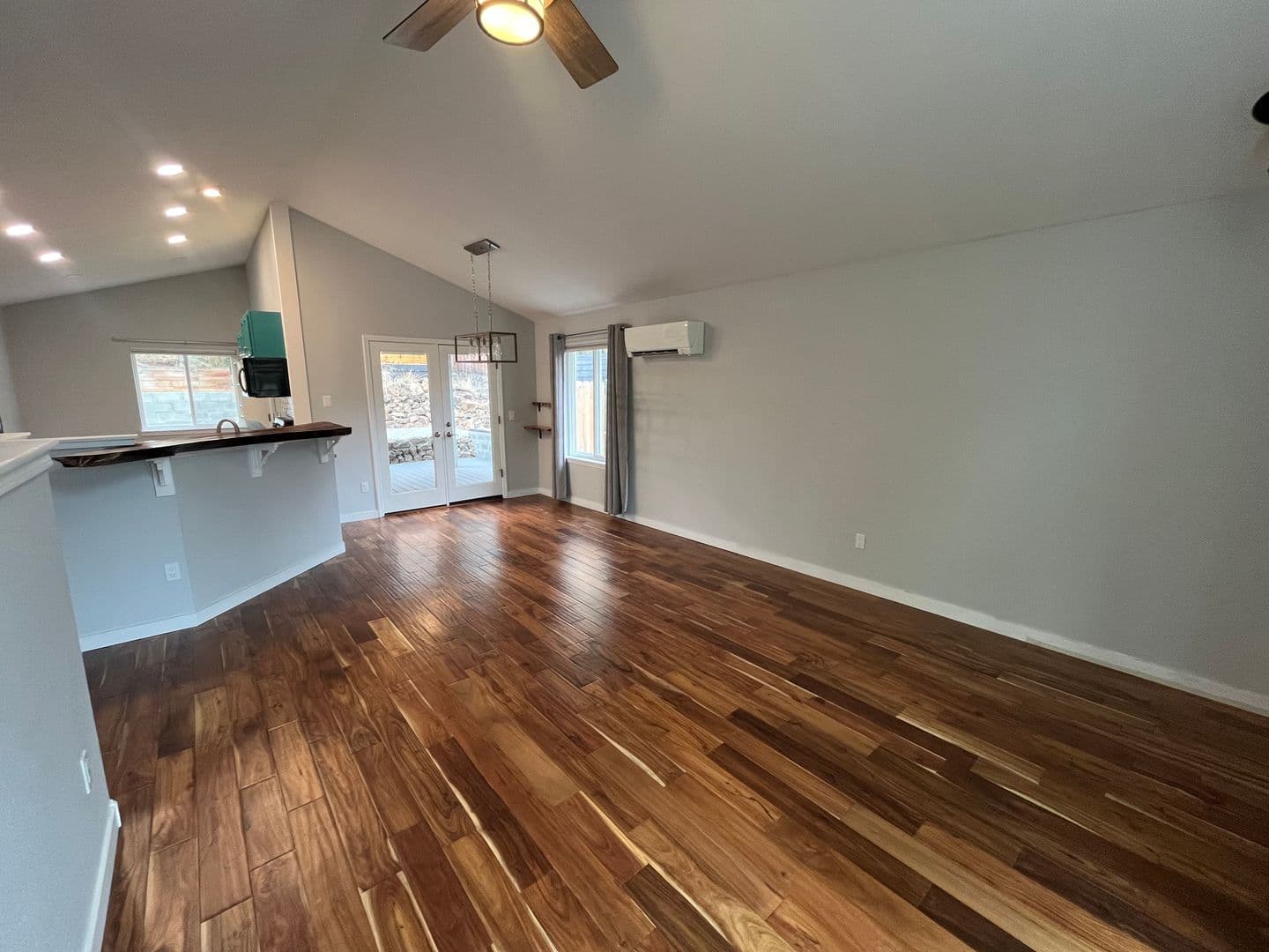 Bend House: 2807 NE Lotno Drive