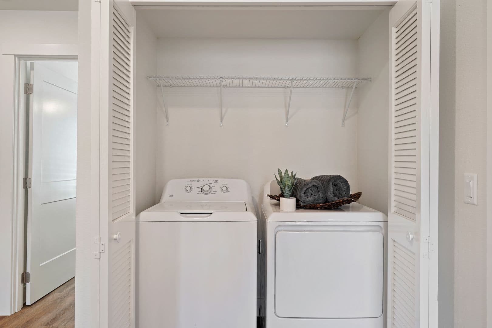 La Pine Apartment: 51376 Preble Way