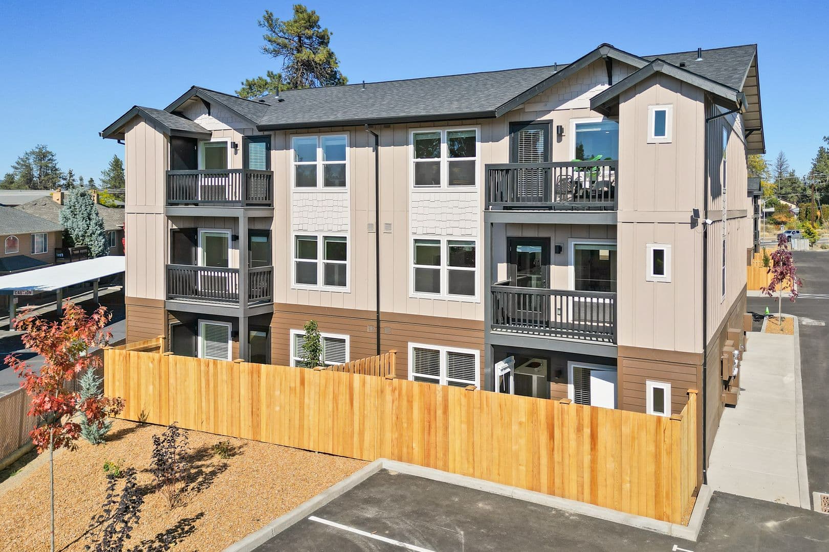 Bend Apartment: 369 SE Reed Market Road