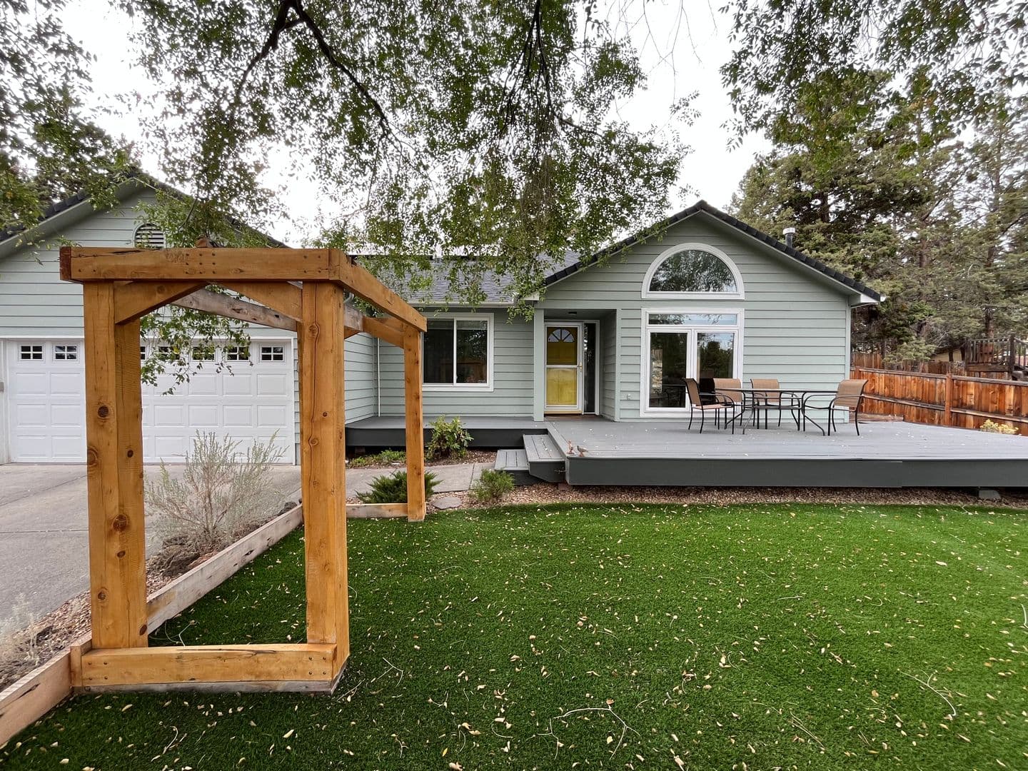 Bend House: 2807 NE Lotno Drive