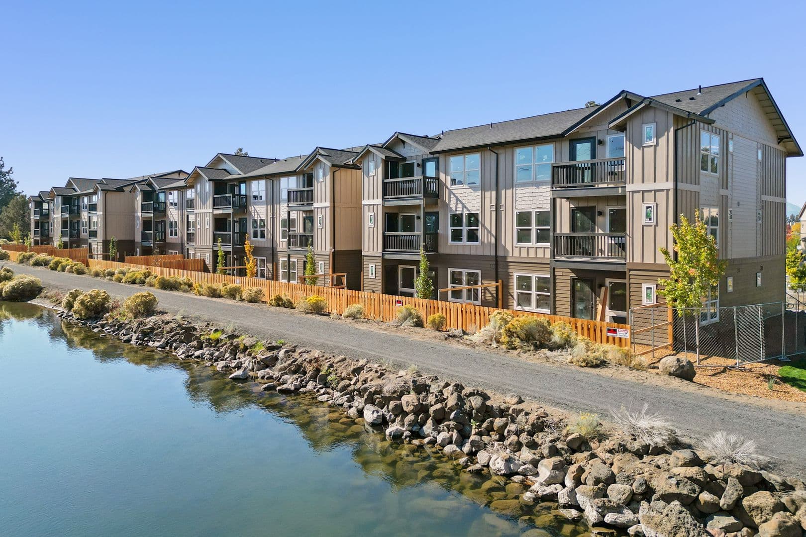 Bend Apartment: 369 SE Reed Market Road