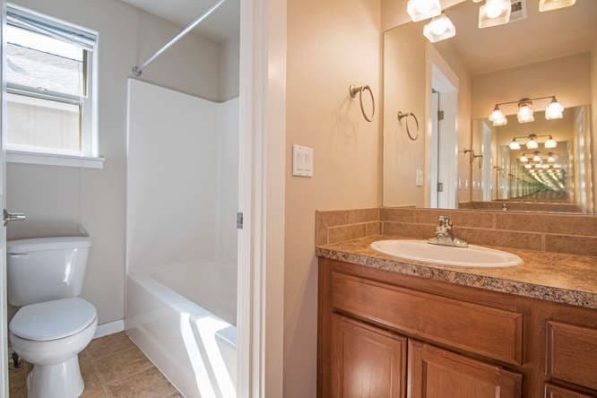 Bend House: 21187 Philly Ave