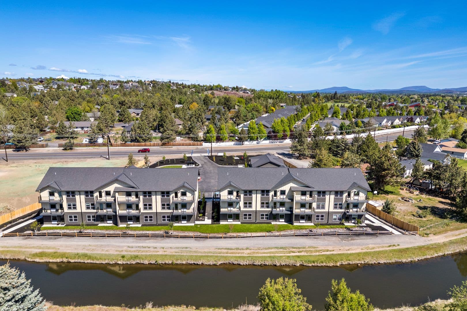 Redmond Apartment: 3770 SW Canal Blvd