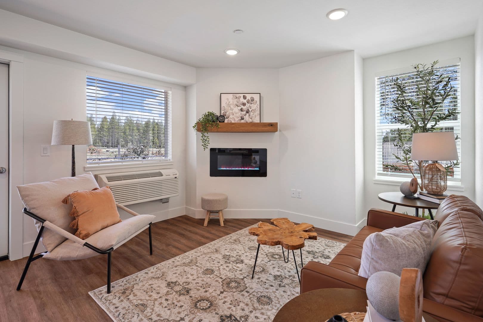 La Pine Apartment: 51376 Preble Way