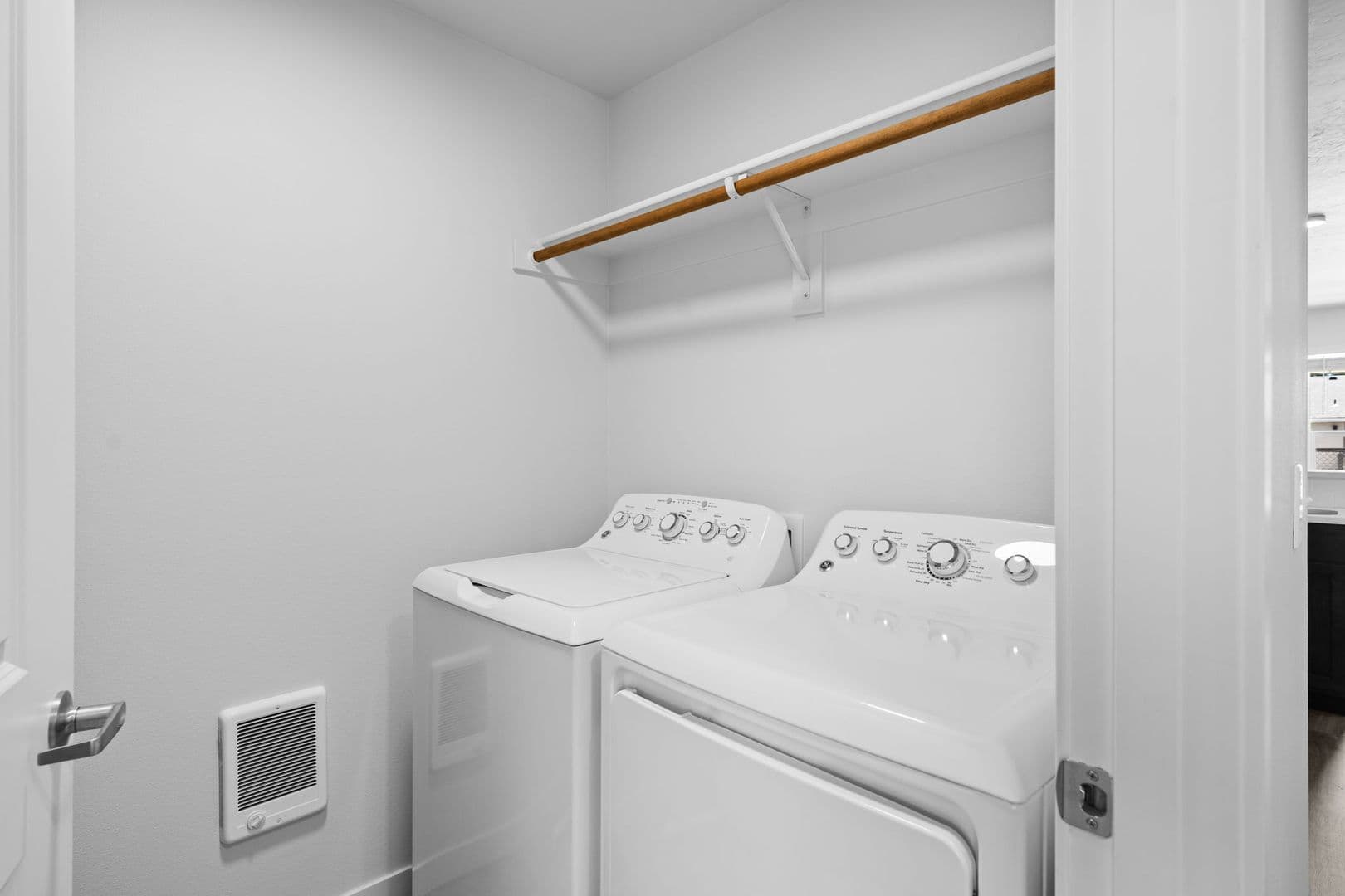 Sisters Apartment: 615 N Reed Street