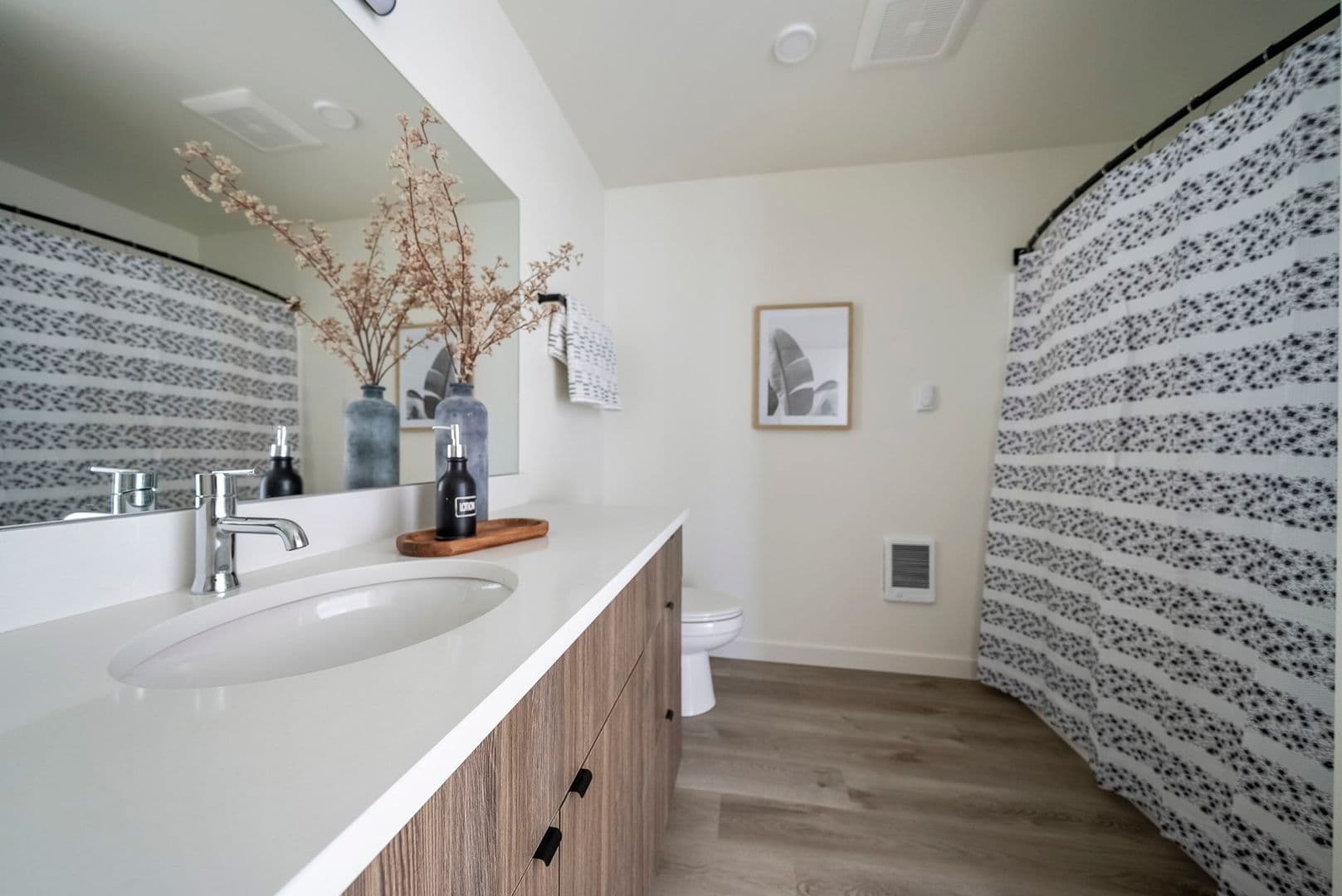 Bend Apartment: 369 SE Reed Market Road