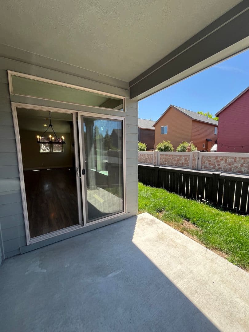 Bend House: 63136 NW Via Cambria