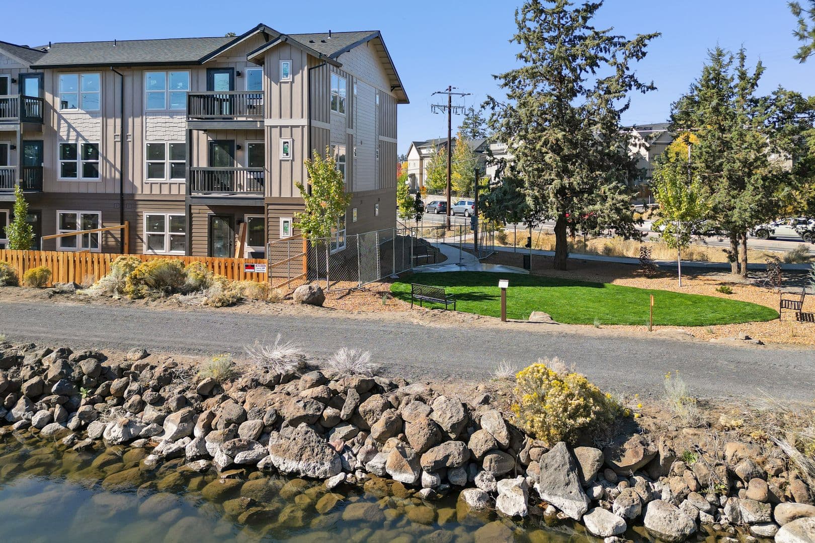 Bend Apartment: 369 SE Reed Market Road