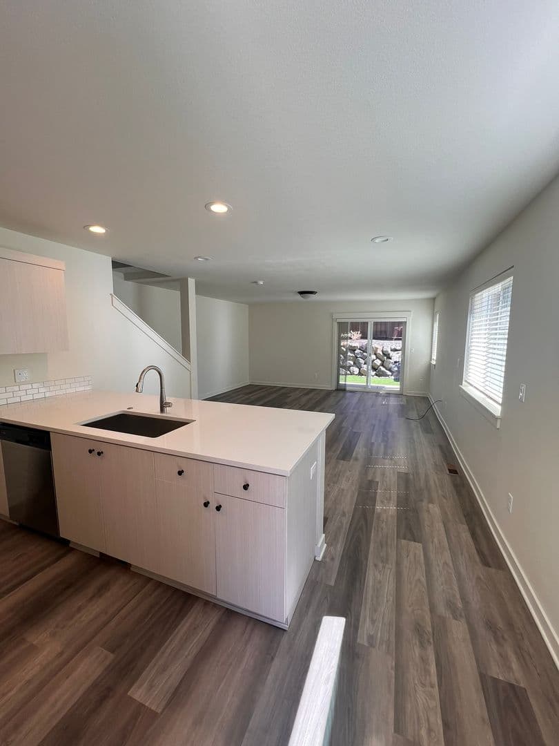 Bend Townhome: 2300 NE Holliday Ave