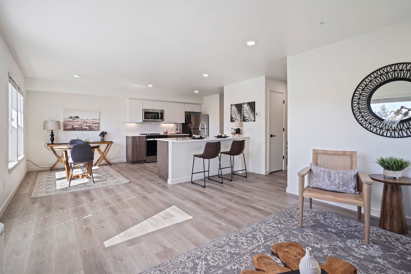 Bend Apartment: 369 SE Reed Market Road
