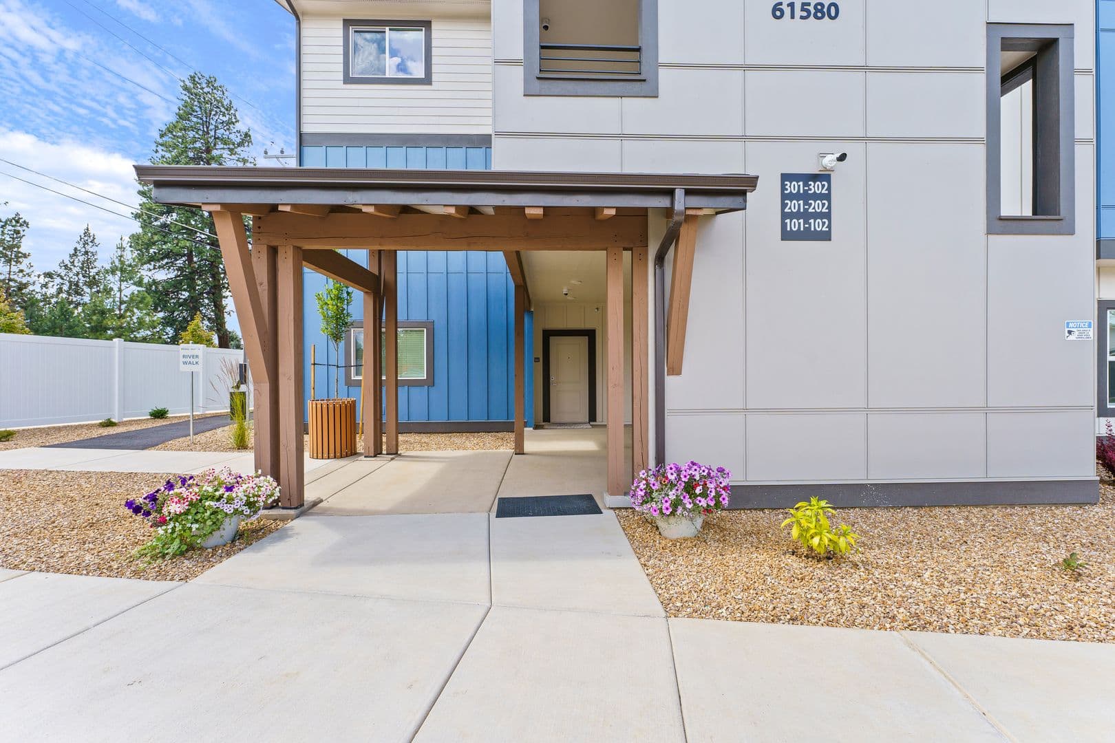 Bend Apartment: 61580 Brosterhous Rd