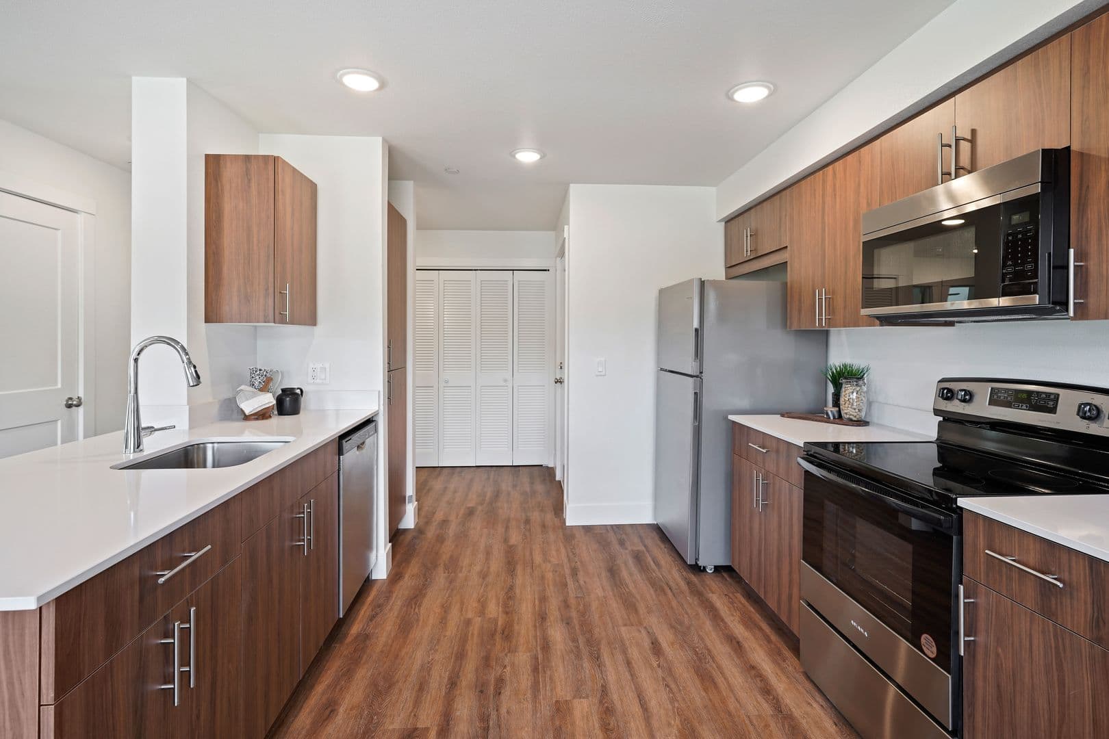 La Pine Apartment: 51376 Preble Way