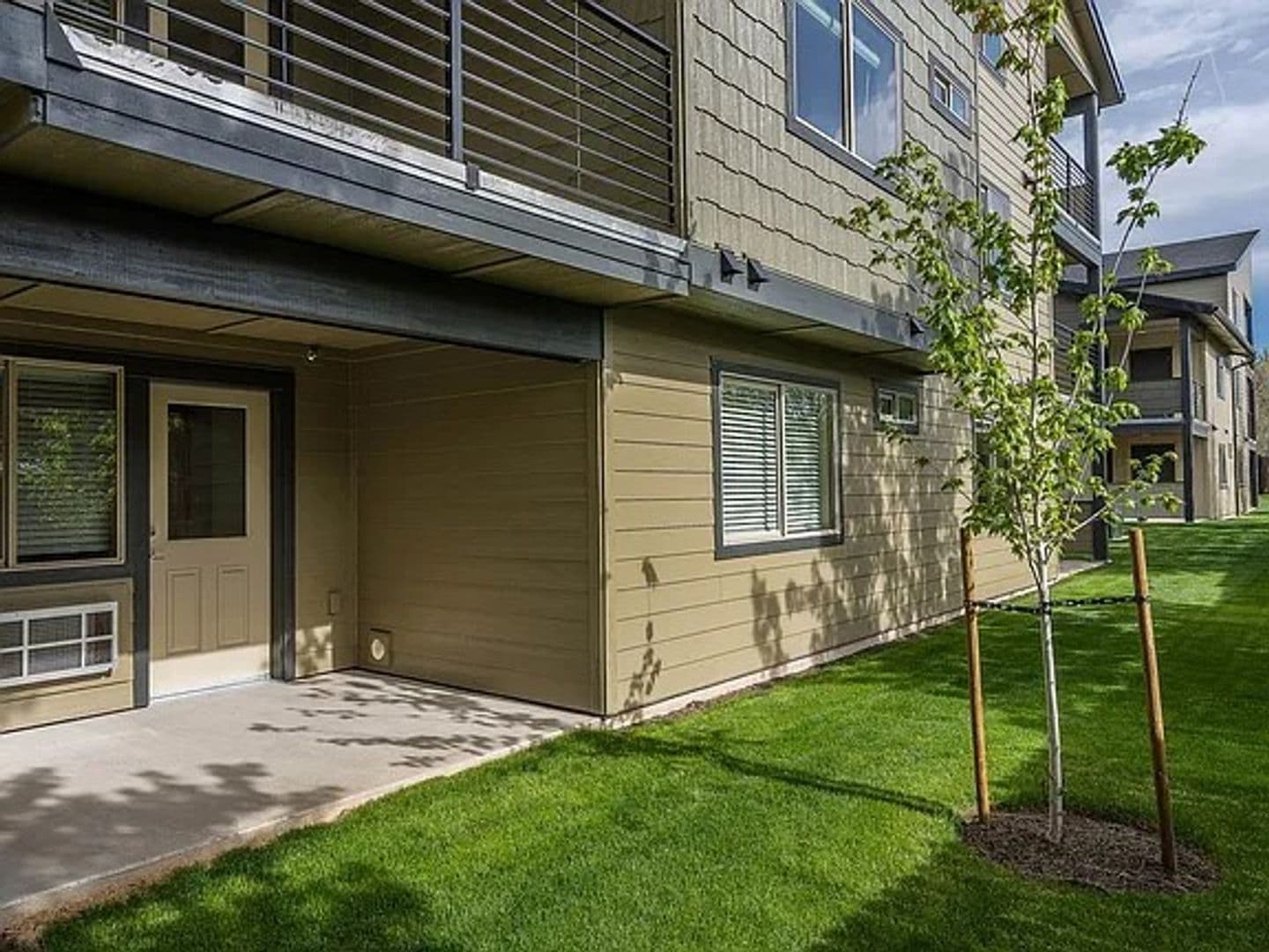 Redmond Apartment: 2000 SW Salmon Ave