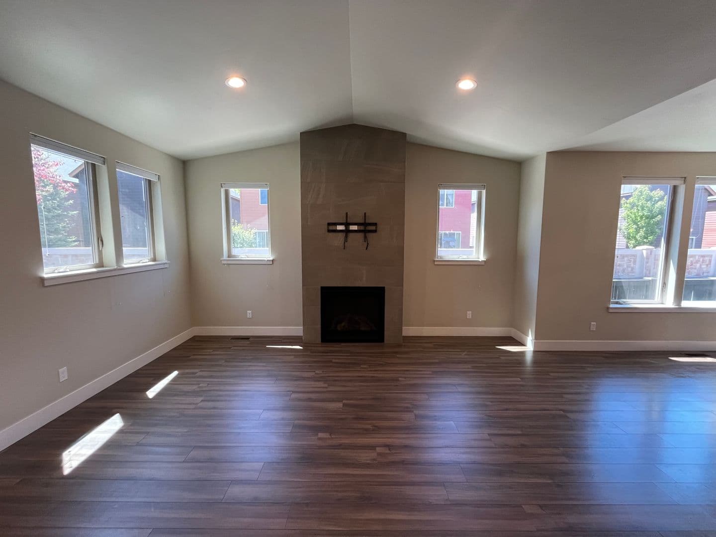 Bend House: 63136 NW Via Cambria