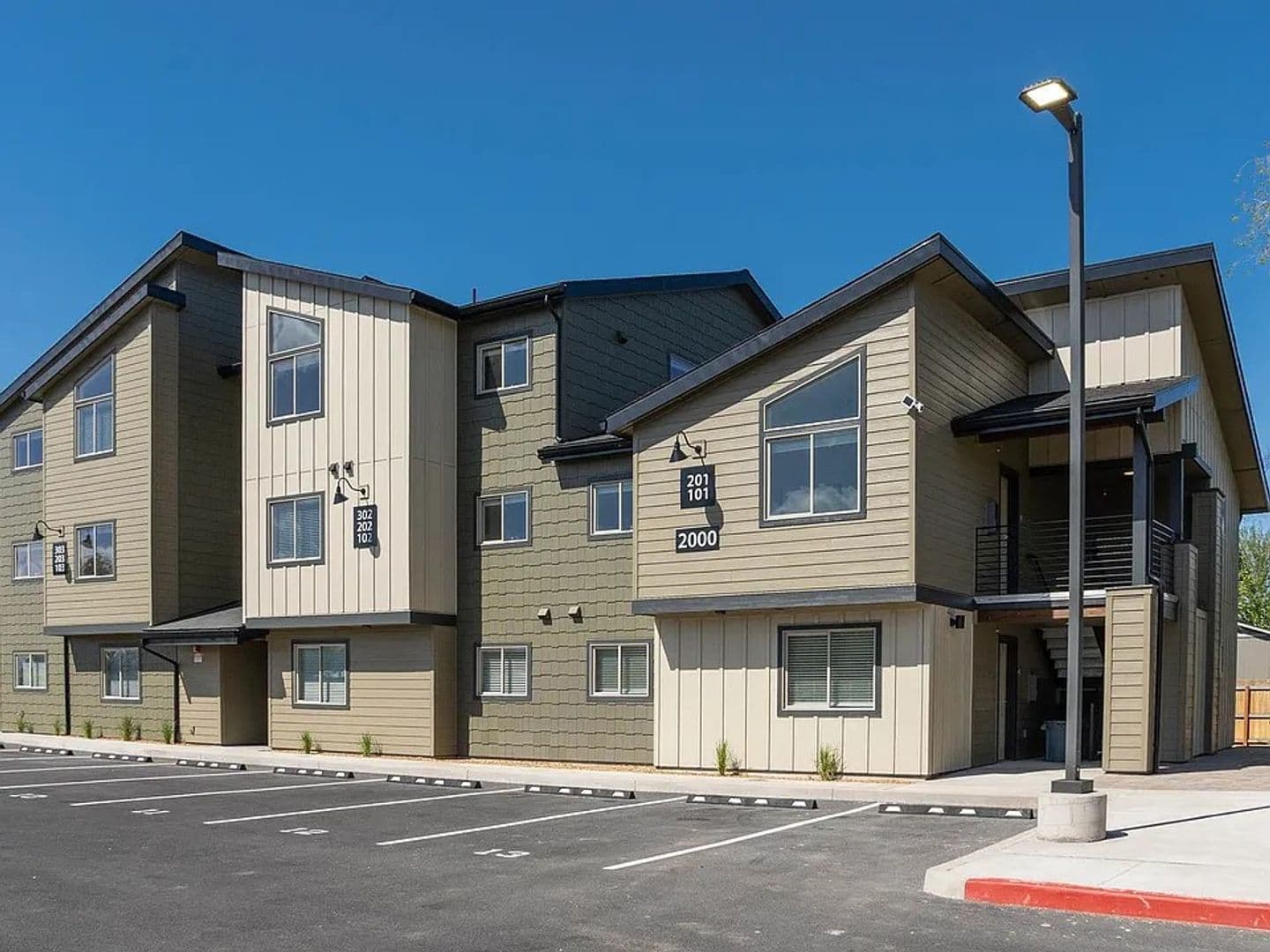 Redmond Apartment: 2000 SW Salmon Ave