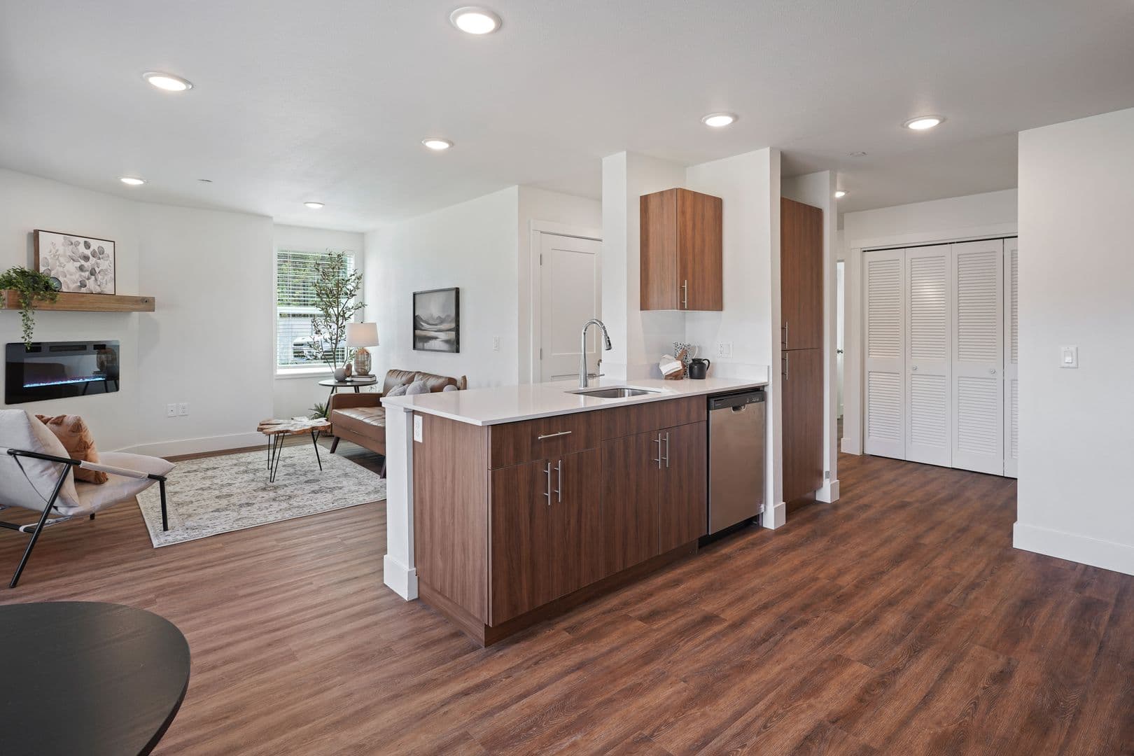 La Pine Apartment: 51376 Preble Way