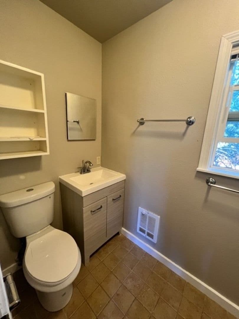 Bend Townhome: 913 NE Franklin Ave