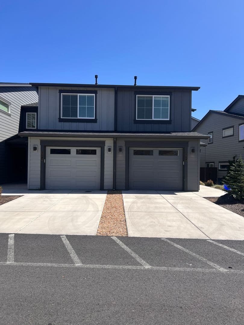 Bend Townhome: 2300 NE Holliday Ave