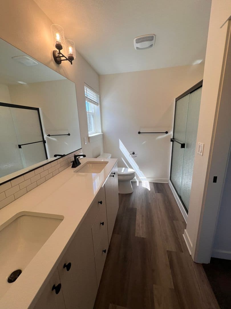 Bend Townhome: 2300 NE Holliday Ave