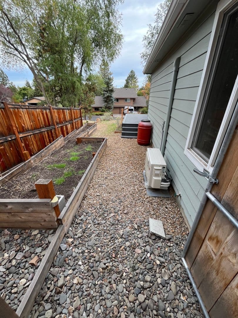 Bend House: 2807 NE Lotno Drive